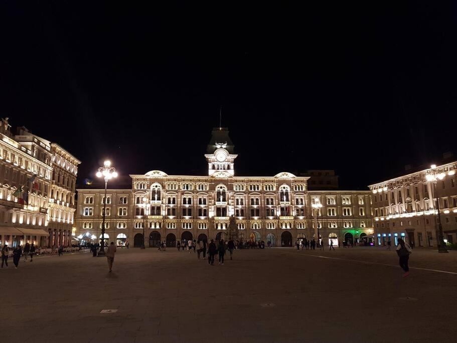 Appartement Still Und Stilvoll Im Stadtzentrum à Trieste Extérieur photo